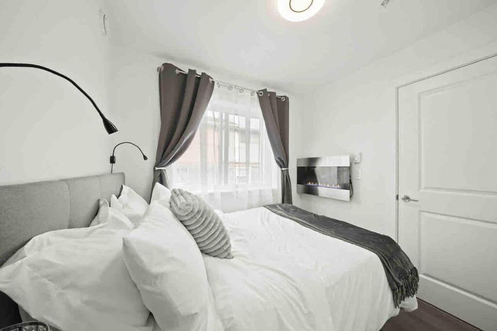 Entire New Cozy And Modern 2-Storey House Vancouver Exterior photo